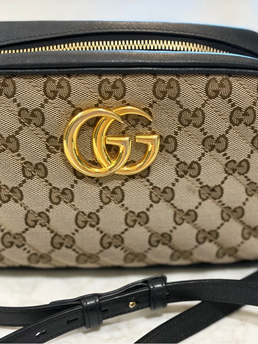 GUCCI
Authentic Monogram Matelasse Diagonal
Small GG Marmont Chain
Shoulder Bag - Picture 6 of 10